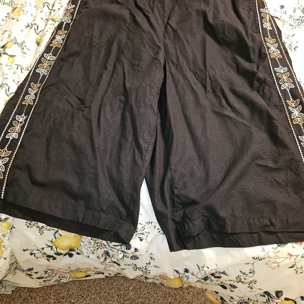 Black Embroidered Wide-Leg Crop Pants